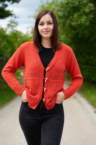 Dámsky sveter Dixina s drevenými gombíkmi