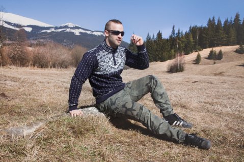 Kemal-Z – modrý pletený pánsky sveter s nórskym vzorom