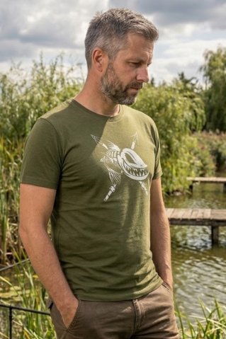 Ribička majica Ewident – Veliki motiv ribe, maslinasto zelena