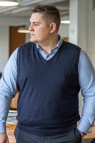 Elegantná modrá hladká vesta P2037BB – 3XL, 4XL, 5XL, 6XL