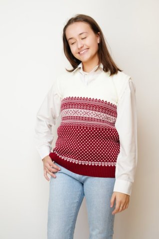 Women’s burgundy knitted vest with Norwegian pattern – Aera-BB