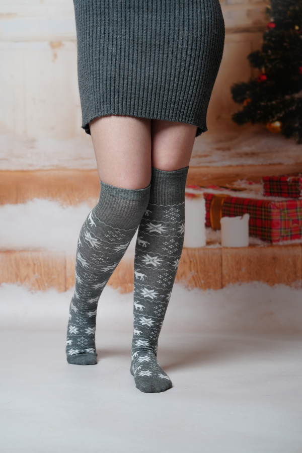 Vánoční prodloužené ponožky 9379 šedá