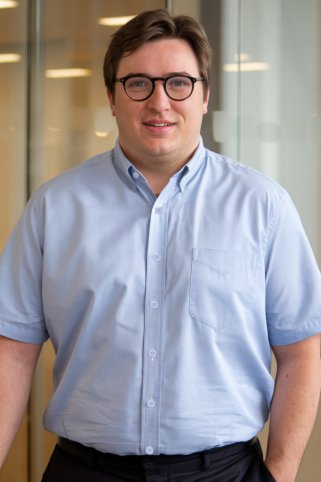 Muška svijetloplava košulja – kratki rukav, velike veličine 3XL–6XL