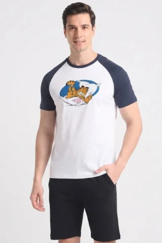 Garfield férfi pizsamában
