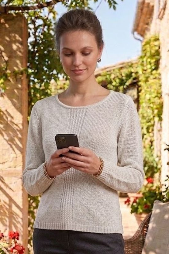 Ženski pulover z nežnim vzorcem na sprednji strani natur