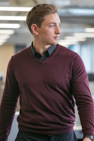 Pulover cu decolteu în V visiniu 950