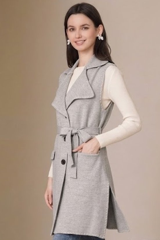 Ženski pleteni prsluk s džepovima, gumbima i pojasom