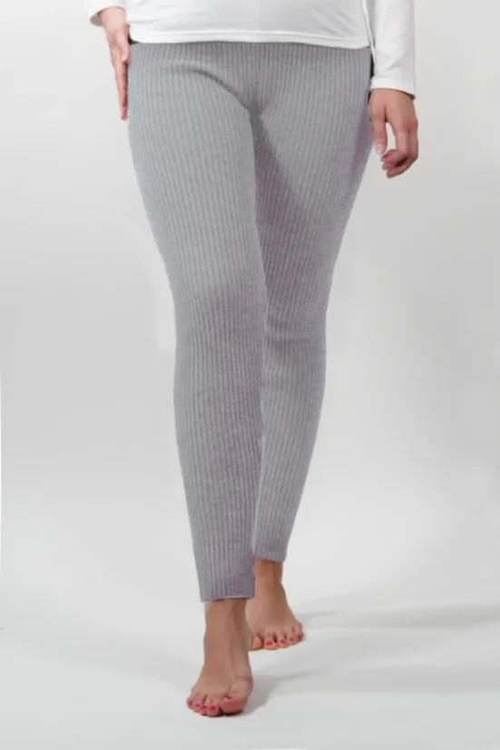 Sive ženske pletene pajkice Ewident z visokim pasom na belem ozadju