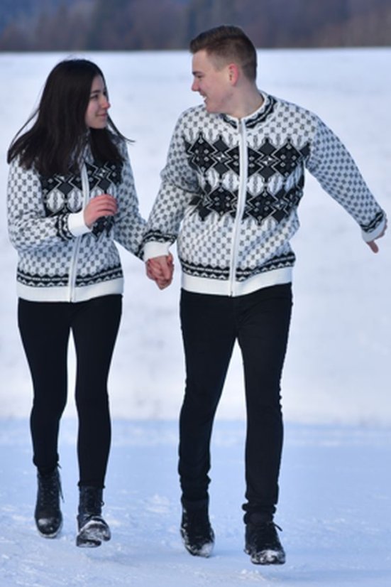 Moderan bijeli ženski zimski pulover – norveški dizajn Kena-Az