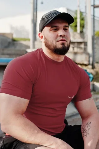 Men's oversized burgundy T-shirt
