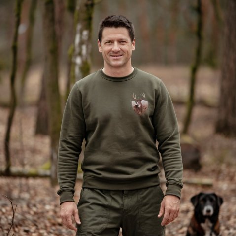 Ewident vadász pulóver kapucni nélkül – elegáns szarvas minta a szíven