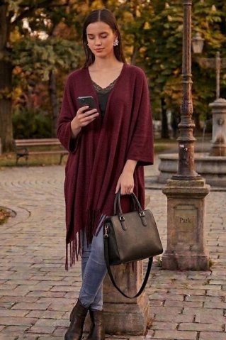 Ženski pleten pončo z resicami bordeux
