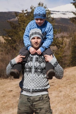 Tradycyjny dziecięcy niebieski norweski sweter Ken-Az