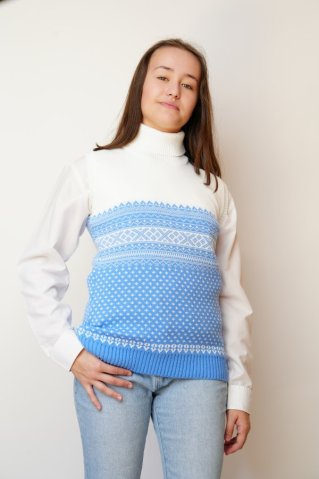Damen hellblaue Strickrolle – Weste mit Norweger-Muster – Aera-BB