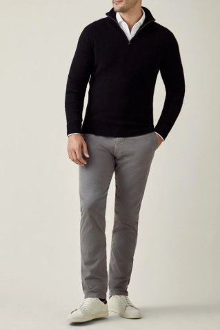 Herrenpullover mit kurzem Reißverschluss in schwarz