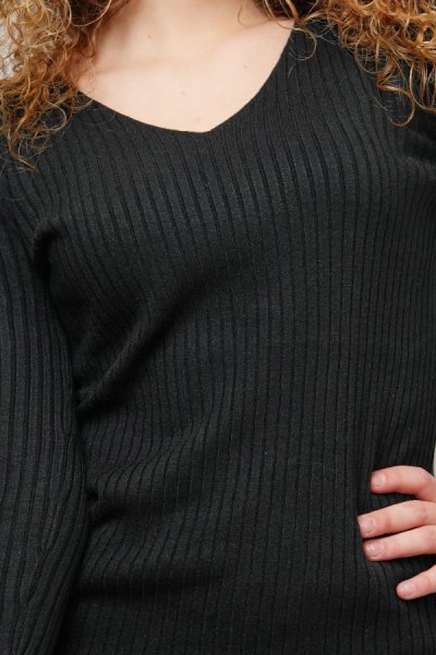 Dámský černý žebrovaný pulovr 3709