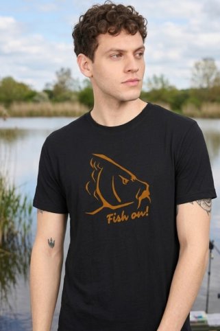 Muška ribolovna majica Fish On! – moderna crna majica za ribolovce