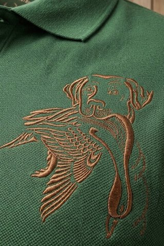 Detalj veza na muškoj zelenoj lovačkoj polo majici Ewident Dog.
