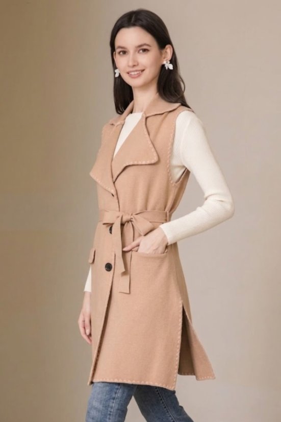 Ženski pleteni prsluk s džepovima, gumbima i pojasom beige