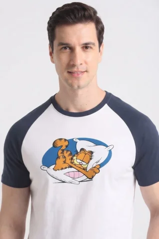 Garfield férfi pizsamában