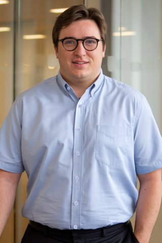 Męska jasnoniebieska koszula – krótki rękaw, duże rozmiary 3XL–6XL